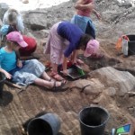 חפירות ארכיאולוגיות בחצר בית ספר “גולן”