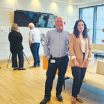 "נשים מצטלמות מלחמה"