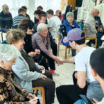 תלמידי "אודם" בבית הקשיש