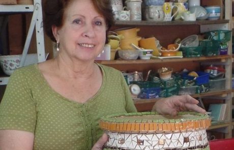 חנה יוסיפון נוב, יוצרת באבני הפסיפס מקסמים צבעוניים יפהפיים